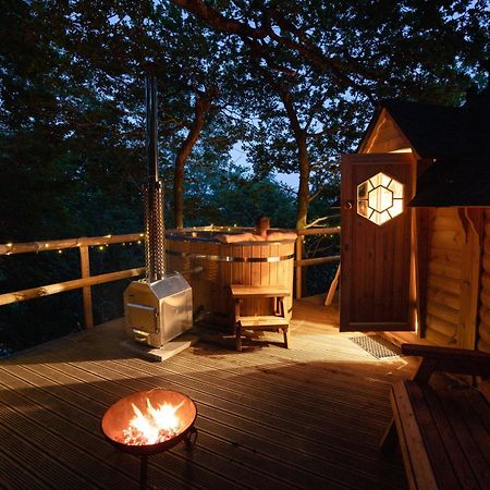 Chestnut Tree House With Hot Tub & Sauna バーマス エクステリア 写真