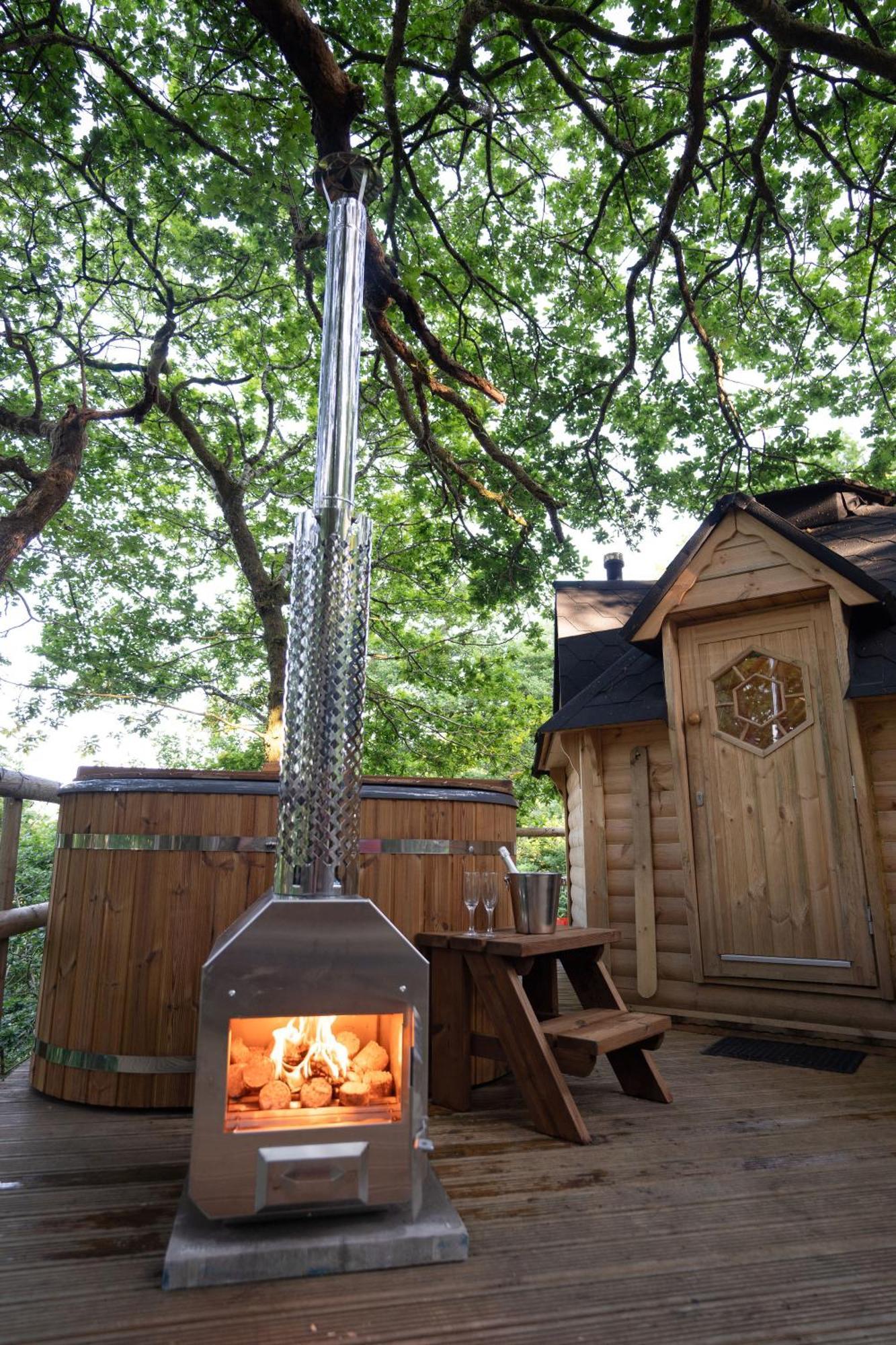 Chestnut Tree House With Hot Tub & Sauna バーマス エクステリア 写真