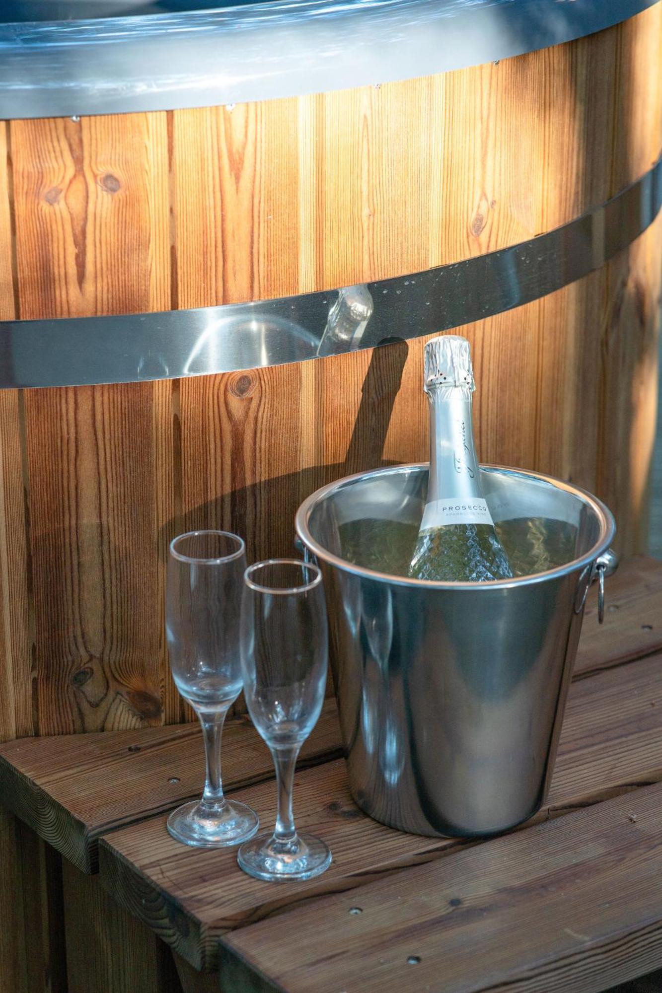 Chestnut Tree House With Hot Tub & Sauna バーマス エクステリア 写真