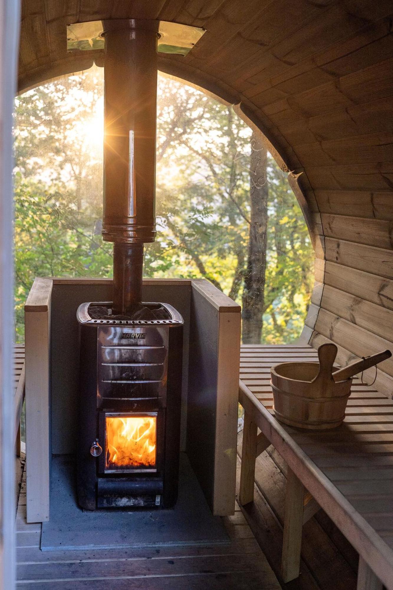 Chestnut Tree House With Hot Tub & Sauna バーマス エクステリア 写真