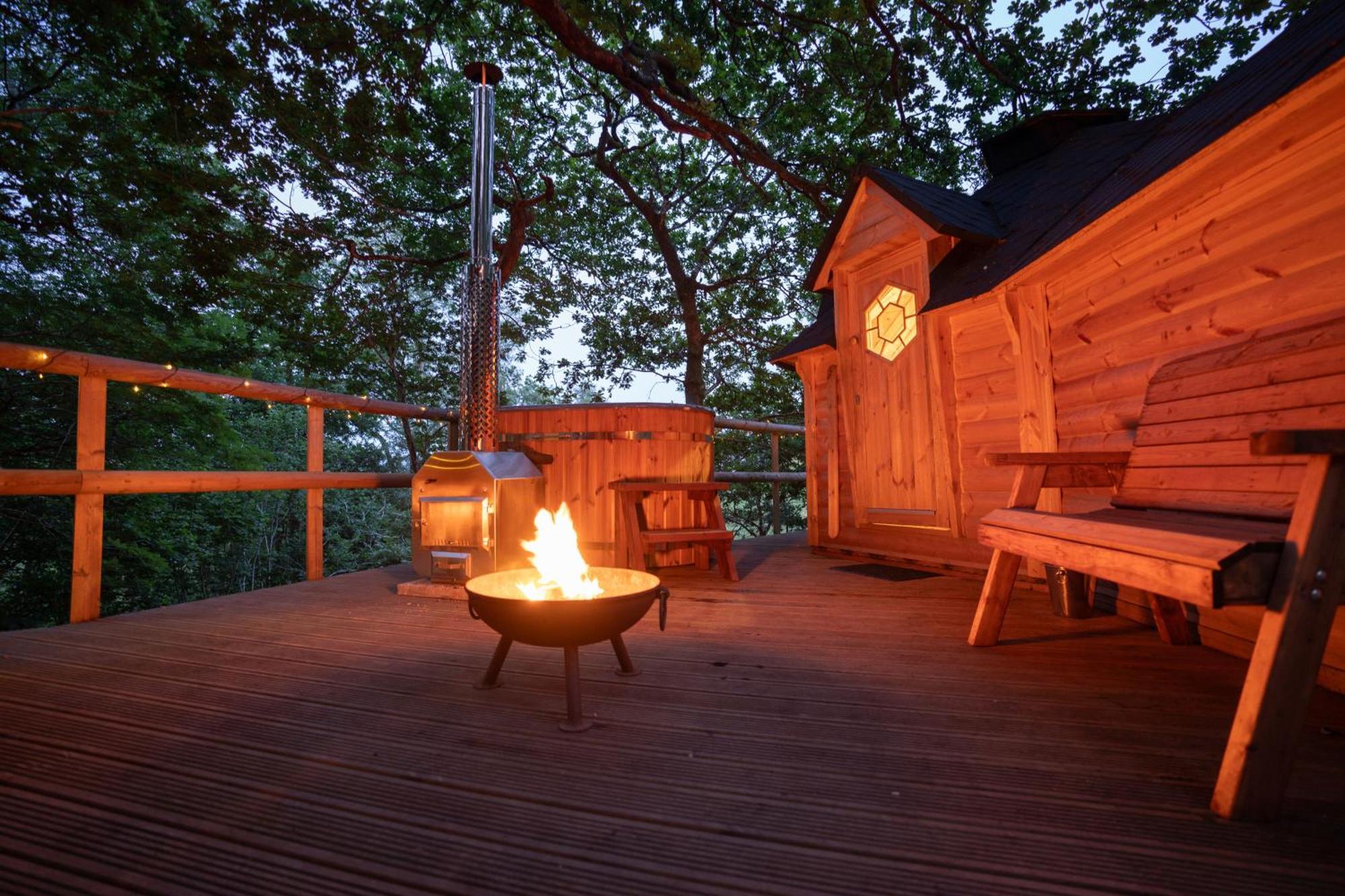 Chestnut Tree House With Hot Tub & Sauna バーマス エクステリア 写真