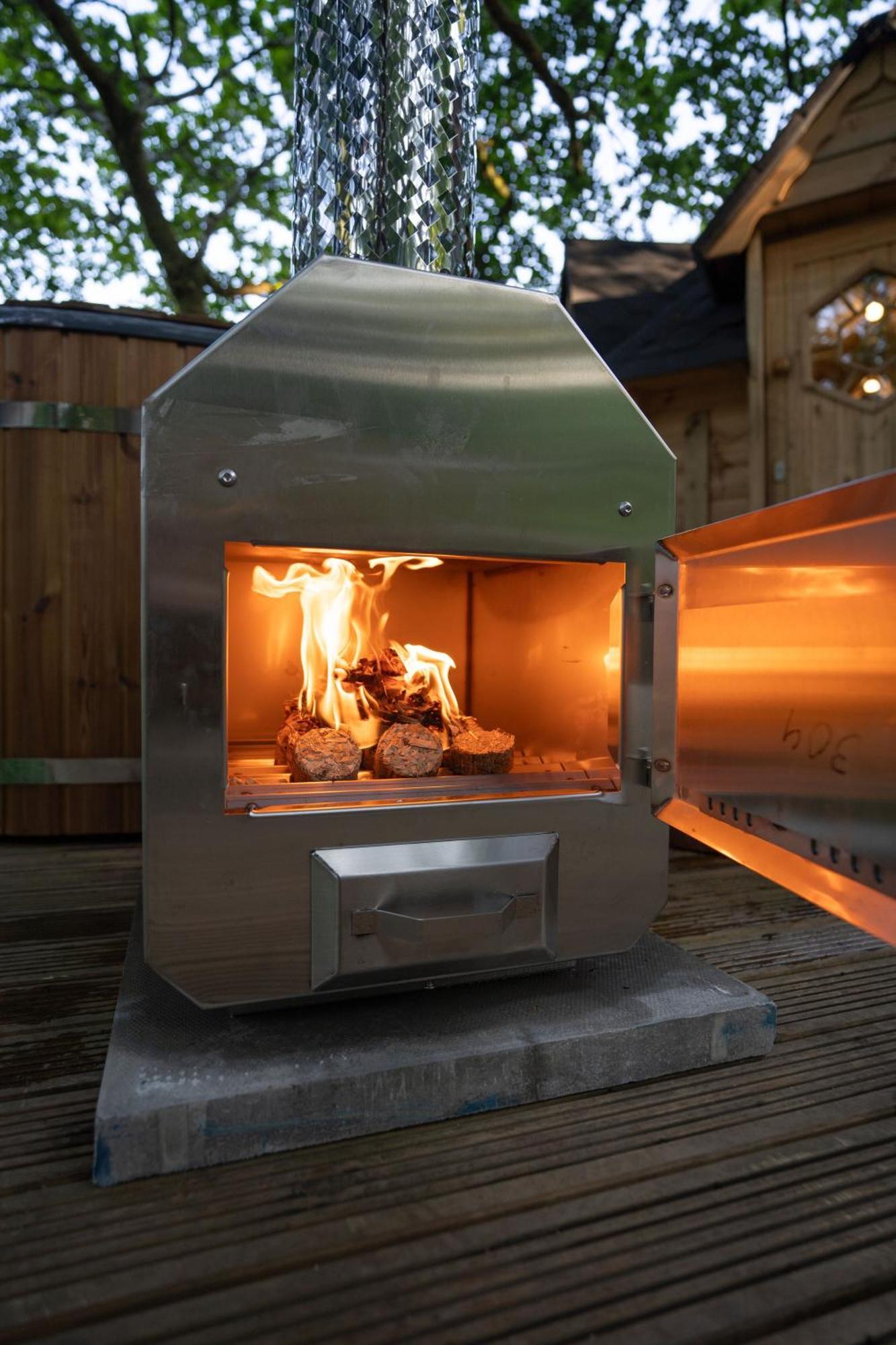 Chestnut Tree House With Hot Tub & Sauna バーマス エクステリア 写真