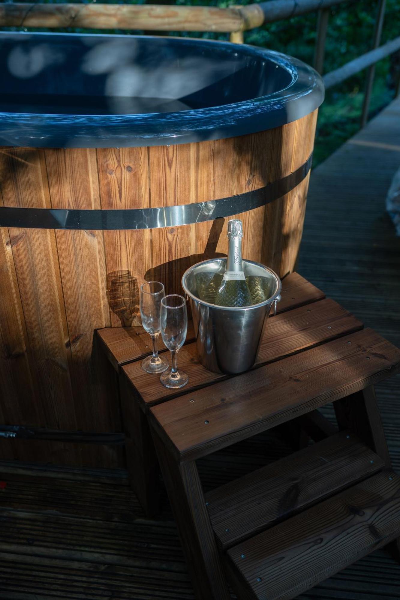 Chestnut Tree House With Hot Tub & Sauna バーマス エクステリア 写真